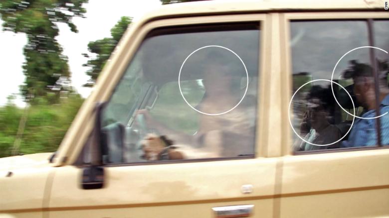 CNN spotted a car tracking the team&#39;s movements. Upon approaching the vehicle, most of its passengers tried to hide their faces. eiqrtihhidrkglv